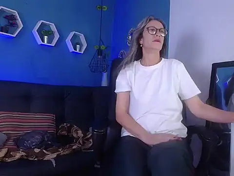 laurasofia45 online show from March 1, 10:17 am