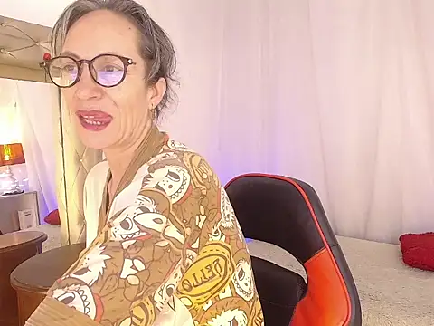 laurasofia45 online show from May 8, 2:44 pm
