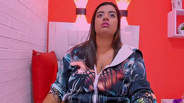 Snapshot of Roxy_sexy69_ chatting on February 19, 3:35 am Roxy sexy69 online show from February 19, 3:35 am