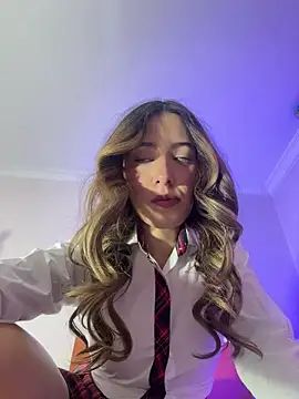 Snapshot of kloe__t18 chatting on February 16, 2:24 pm kloe t18 online show from February 16, 2:24 pm