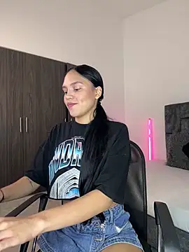 Snapshot of Malory_Saenzz chatting on February 21, 1:01 pm Malory Saenzz online show from February 21, 1:01 pm