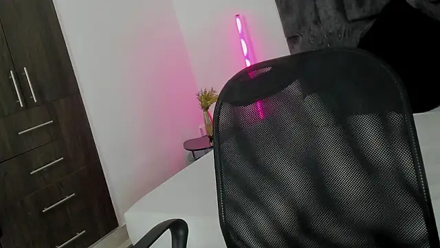 Snapshot of Malory_Saenzz chatting on February 24, 1:20 pm Malory Saenzz online show from February 24, 1:20 pm