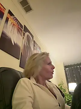 Snapshot of FireAfterDark chatting on February 4, 4:07 am FireAfterDark online show from February 4, 4:07 am