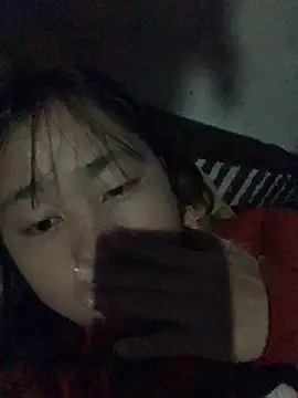 Snapshot of honeyyy110 chatting on February 4, 1:33 am honeyyy110 online show from February 4, 1:33 am