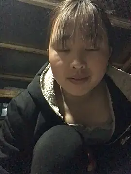 Snapshot of honeyyy110 chatting on February 5, 1:38 pm honeyyy110 online show from February 5, 1:38 pm