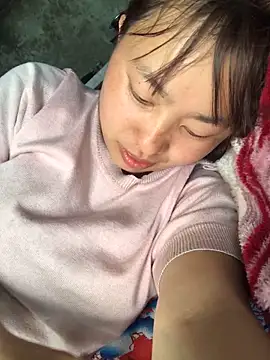 Snapshot of honeyyy110 chatting on February 26, 6:01 am honeyyy110 online show from February 26, 6:01 am