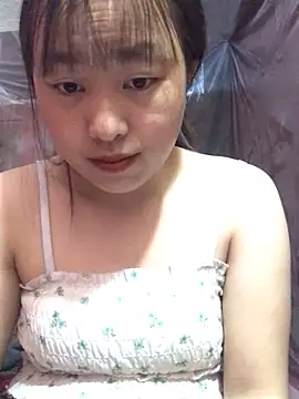 Snapshot of honeyyy110 chatting on March 2, 2:25 am honeyyy110 online show from March 2, 2:25 am