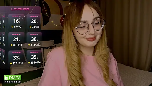 Snapshot of AdeLuna chatting on February 7, 9:18 pm AdeLuna online show from February 7, 9:18 pm