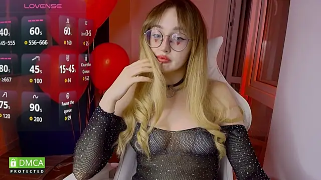 Snapshot of AdeLuna chatting on February 14, 9:00 pm AdeLuna online show from February 14, 9:00 pm