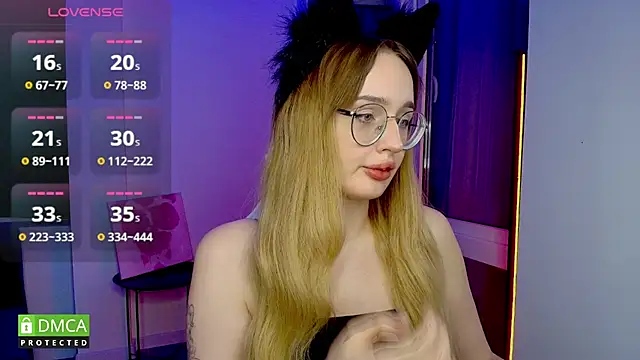 Snapshot of AdeLuna chatting on February 21, 9:49 pm AdeLuna online show from February 21, 9:49 pm