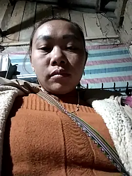 Snapshot of Bella-222 chatting on February 3, 11:04 am Bella-222 online show from February 3, 11:04 am