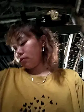 Snapshot of Bella-222 chatting on February 25, 4:33 am Bella-222 online show from February 25, 4:33 am