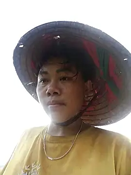 Snapshot of Bella-222 chatting on February 27, 8:47 am Bella-222 online show from February 27, 8:47 am