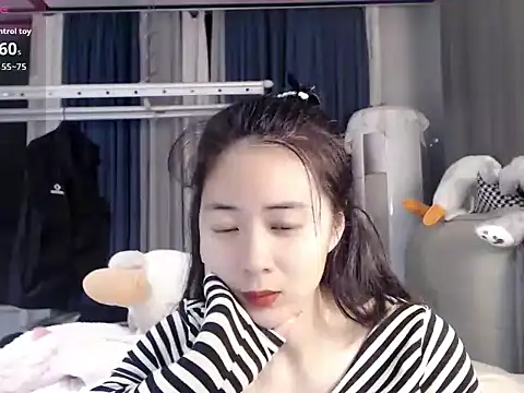 Snapshot of Tsuki-y chatting on February 22, 3:10 pm Tsuki-y online show from February 22, 3:10 pm