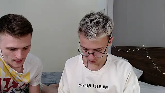 Snapshot of NikiKerryCum chatting on February 8, 12:41 pm NikiKerryCum online show from February 8, 12:41 pm