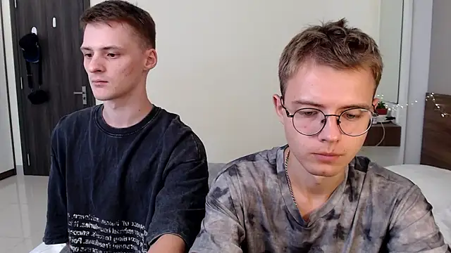 NikiKerryCum online show from April 18, 9:46 am