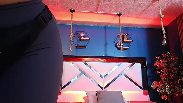 Snapshot of Ladyy_brownn chatting on February 14, 11:29 am Ladyy brownn online show from February 14, 11:29 am