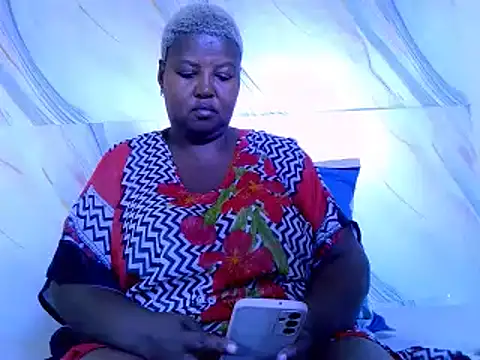 Snapshot of treasure_hunny chatting on February 20, 6:48 am treasure hunny online show from February 20, 6:48 am