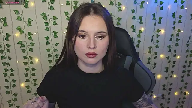 Snapshot of AliceIMonta chatting on February 14, 3:53 pm AliceIMonta online show from February 14, 3:53 pm