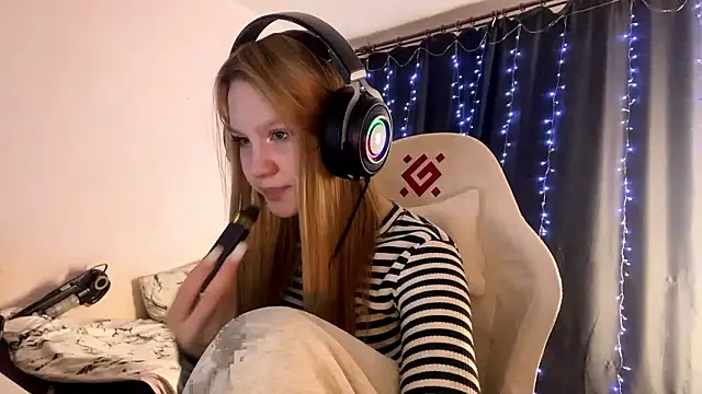 axin burnell online show from March 18, 5:27 pm