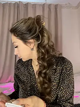 Snapshot of Alyxra chatting on February 8, 9:02 am Alyxra online show from February 8, 9:02 am