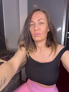 Snapshot of DivineAmely chatting on February 11, 9:09 pm DivineAmely online show from February 11, 9:09 pm