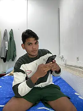 Snapshot of DavShi chatting on February 11, 7:19 pm DavShi online show from February 11, 7:19 pm