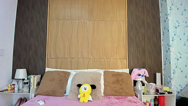 AlisHoward online show from April 7, 7:25 pm