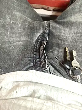 Snapshot of rubitrides11 chatting on February 13, 7:37 am rubitrides11 online show from February 13, 7:37 am