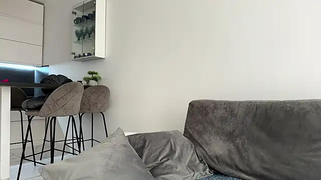 AuraXO online show from April 10, 7:02 am