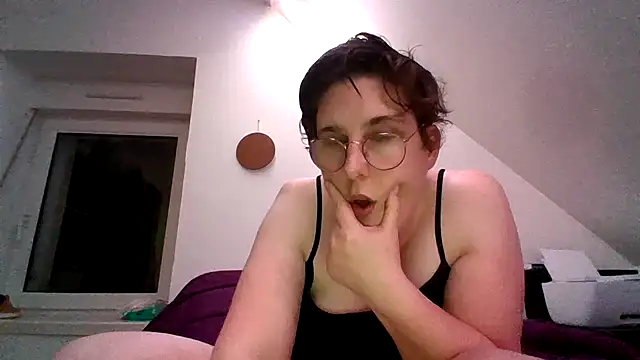 OIseauNoir88 online show from February 2, 8:18 pm