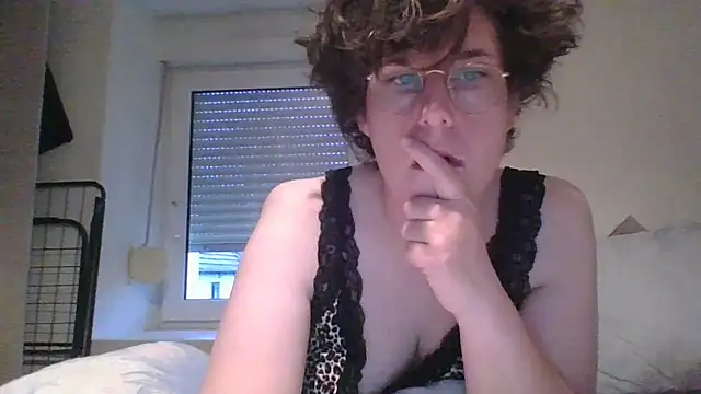 OIseauNoir88 online show from March 30, 6:03 am