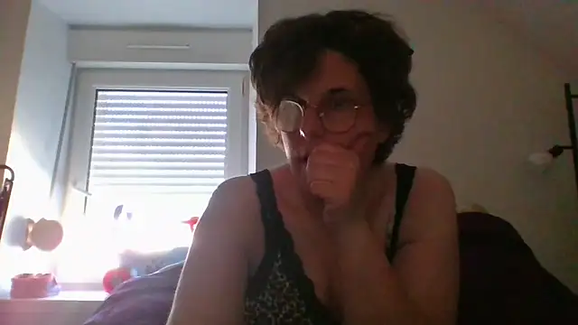 OIseauNoir88 online show from April 7, 3:56 pm