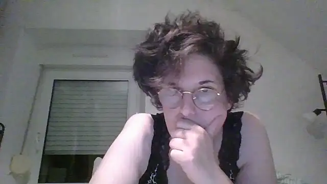 OIseauNoir88 online show from April 8, 7:58 pm