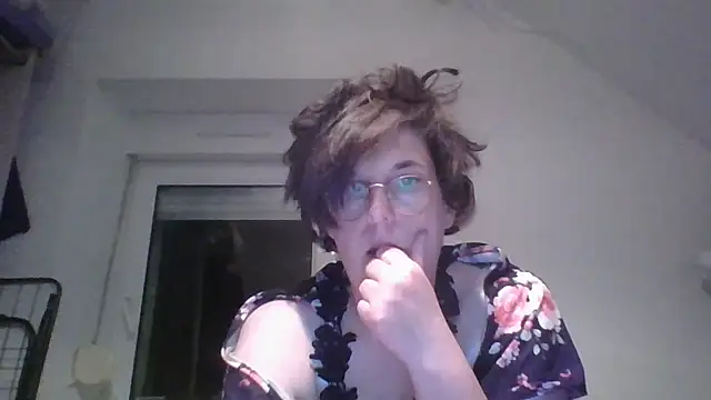 OIseauNoir88 online show from April 12, 7:19 pm