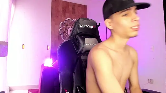 Snapshot of juan_posada chatting on February 14, 7:21 pm juan posada online show from February 14, 7:21 pm