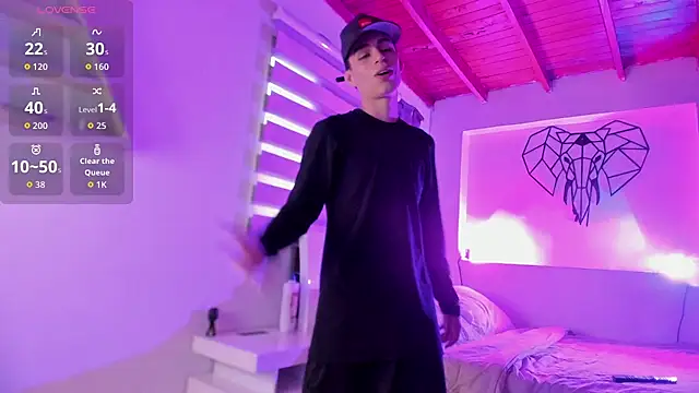 Snapshot of juan_posada chatting on February 25, 9:35 pm juan posada online show from February 25, 9:35 pm