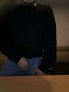 Snapshot of yuuuuusuke00 chatting on February 2, 1:04 am yuuuuusuke00 online show from February 2, 1:04 am