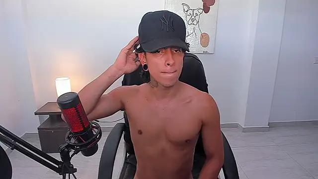 Snapshot of paisa_hotx chatting on February 20, 6:52 pm paisa hotx online show from February 20, 6:52 pm