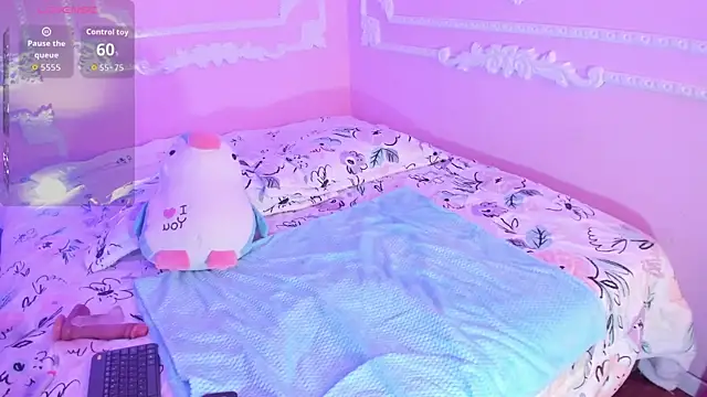 LiaLovet online show from March 31, 7:25 pm