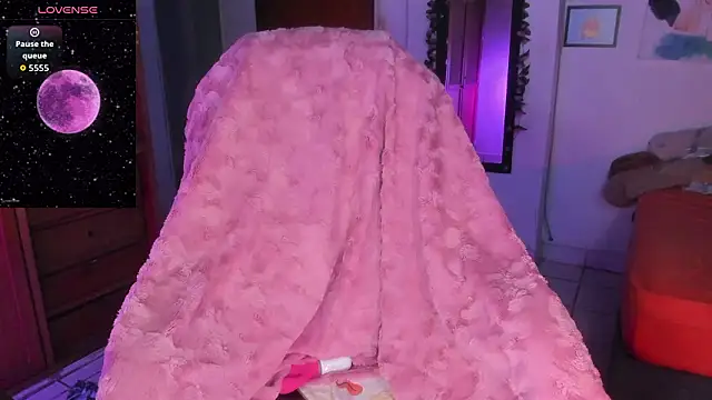 Snapshot of sunflowerr_ chatting on February 21, 8:26 am sunflowerr online show from February 21, 8:26 am