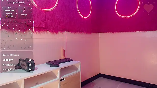 Snapshot of isabella_vogue chatting on February 27, 11:10 am isabella vogue online show from February 27, 11:10 am