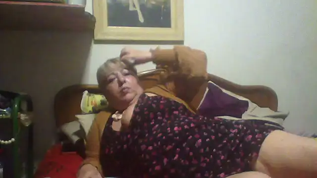 Snapshot of bialoba7 chatting on July 5, 10:39 pm bialoba7 online show from July 5, 10:39 pm