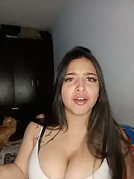 Snapshot of _juli17_ chatting on June 3, 10:37 pm juli17 online show from June 3, 10:37 pm