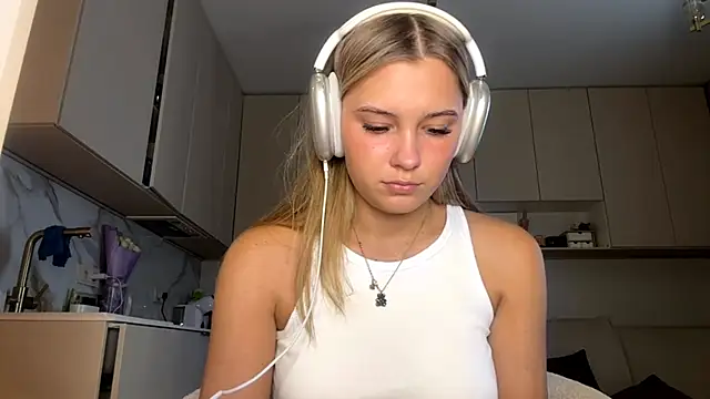 Snapshot of SeveralDip chatting on February 25, 12:26 pm SeveralDip online show from February 25, 12:26 pm