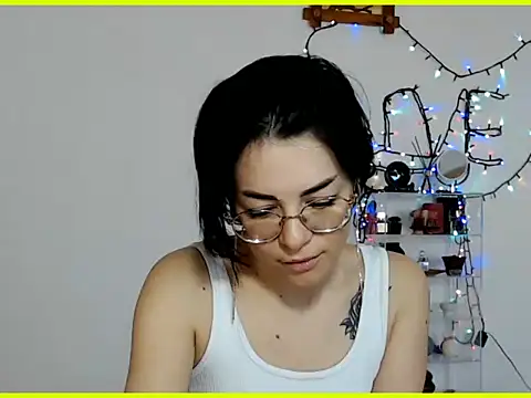 Snapshot of emacandy chatting on February 25, 10:14 am emacandy online show from February 25, 10:14 am