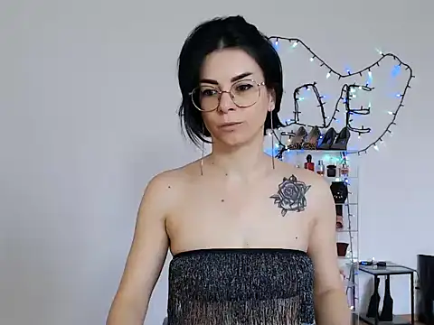 emacandy online show from March 25, 6:08 am