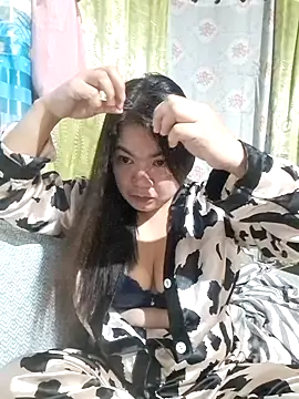 Snapshot of Zyramae_25 chatting on February 5, 1:49 pm Zyramae 25 online show from February 5, 1:49 pm