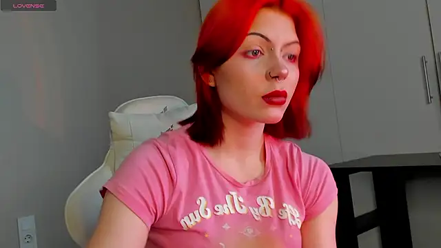 Snapshot of Leah_Castro chatting on February 9, 4:05 am Leah Castro online show from February 9, 4:05 am