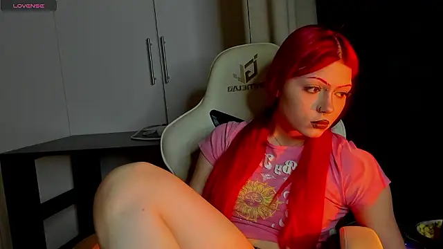 Snapshot of Leah_Castro chatting on February 25, 5:44 pm Leah Castro online show from February 25, 5:44 pm